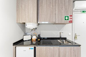 Fridge, microwave, oven, stovetop - GuestReady - City centre stay in Porto (Porto)