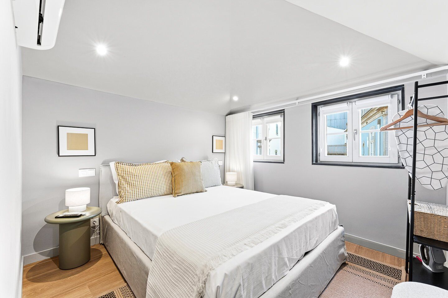 Bügeleisen/Bügelbrett, Internetzugang, Bettwäsche