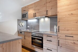 Fridge, microwave, oven, stovetop - Apartment Wiesenblick with Balcony and Wi-Fi (Horben)