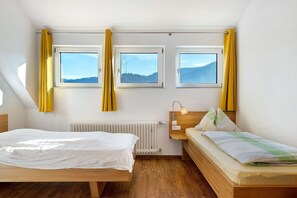 WiFi, bed sheets - Apartment Wiesenblick with Balcony and Wi-Fi (Horben)