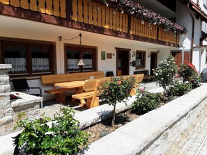 Outdoor dining - Apartment Talblick with Balcony and Wi-Fi (Horben)