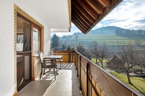 Outdoor dining - Double Room Apartment with Balcony and Wi-Fi (Horben)