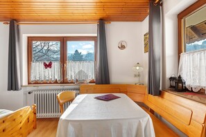 Dining - Double Room Apartment with Balcony and Wi-Fi (Horben)