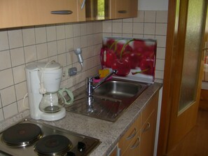 Frigorífic, placa de cuina, cafetera i tetera i bullidora elèctrica 