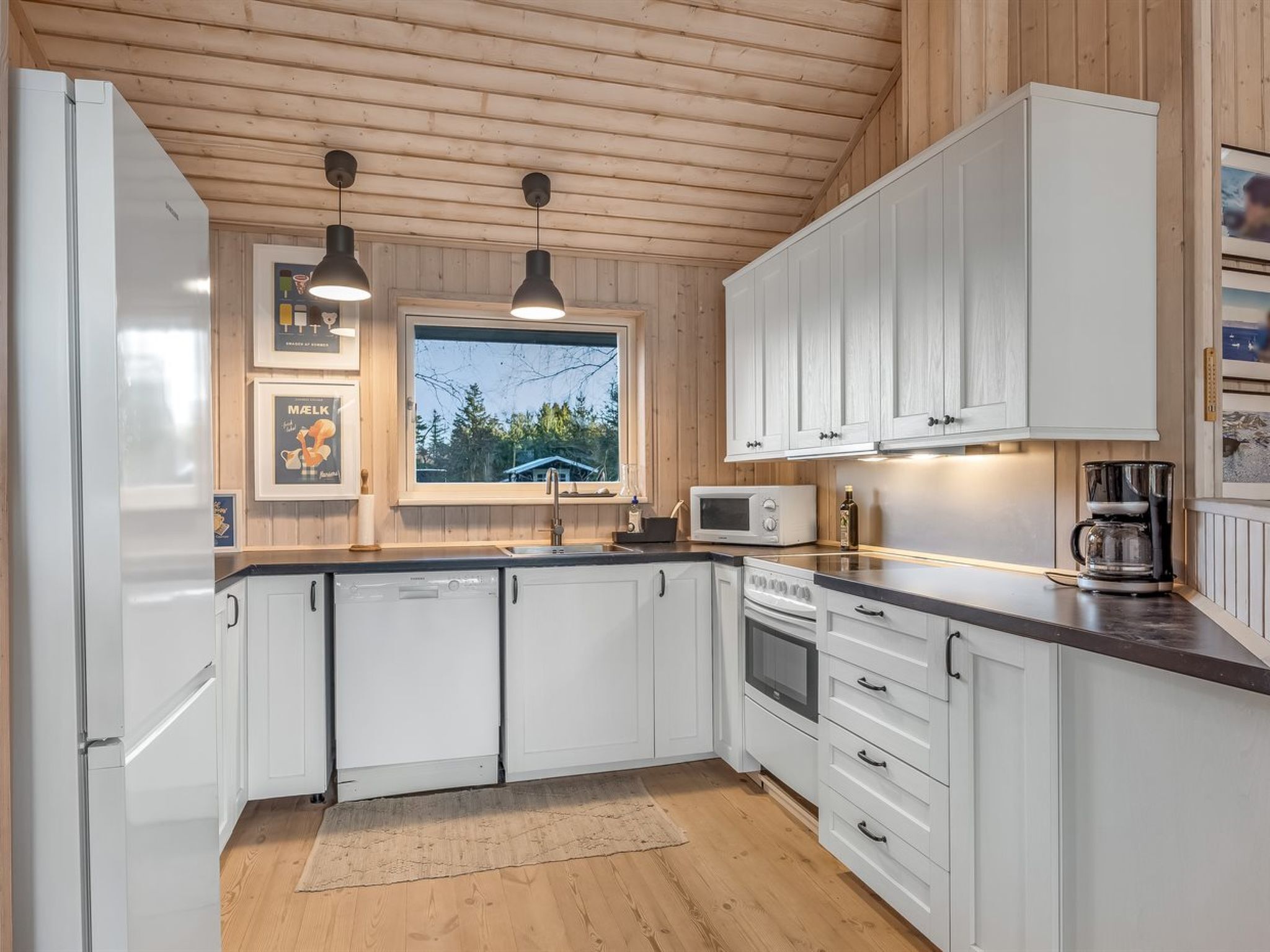 Réfrigérateur, micro-ondes, lave-vaisselle