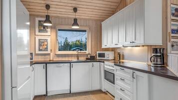 Réfrigérateur, micro-ondes, lave-vaisselle