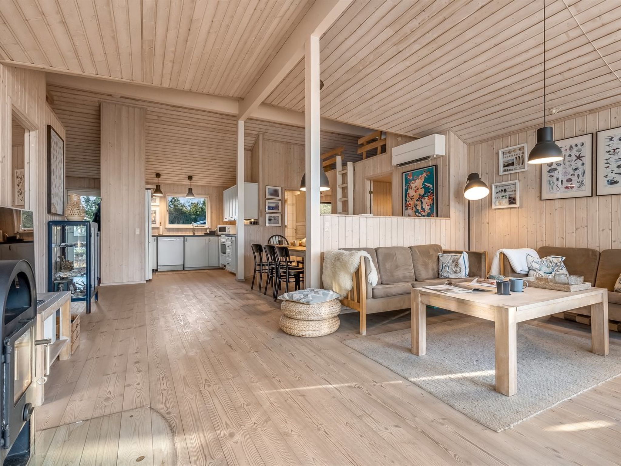 Télévision, cheminée