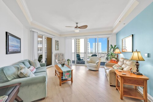 Get out of the cold and snow!  3 bed condo in downtown Fort Myers now available!