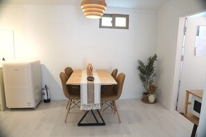 Dining - 흰나무집Whitetreehouse/city center/cozy/max 6/family/books (Gwangju)