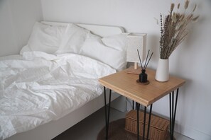 WiFi, bed sheets