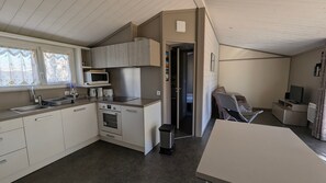 Køleskab, mikrobølgeovn, ovn, kogeplade