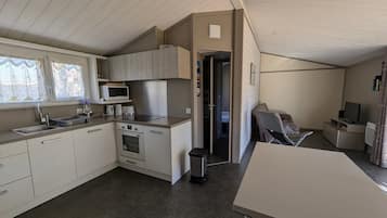 Køleskab, mikrobølgeovn, ovn, kogeplade