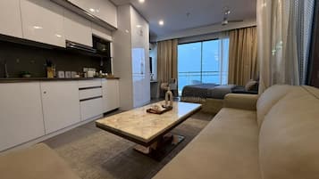 Luxury Apartment, River View | Living area