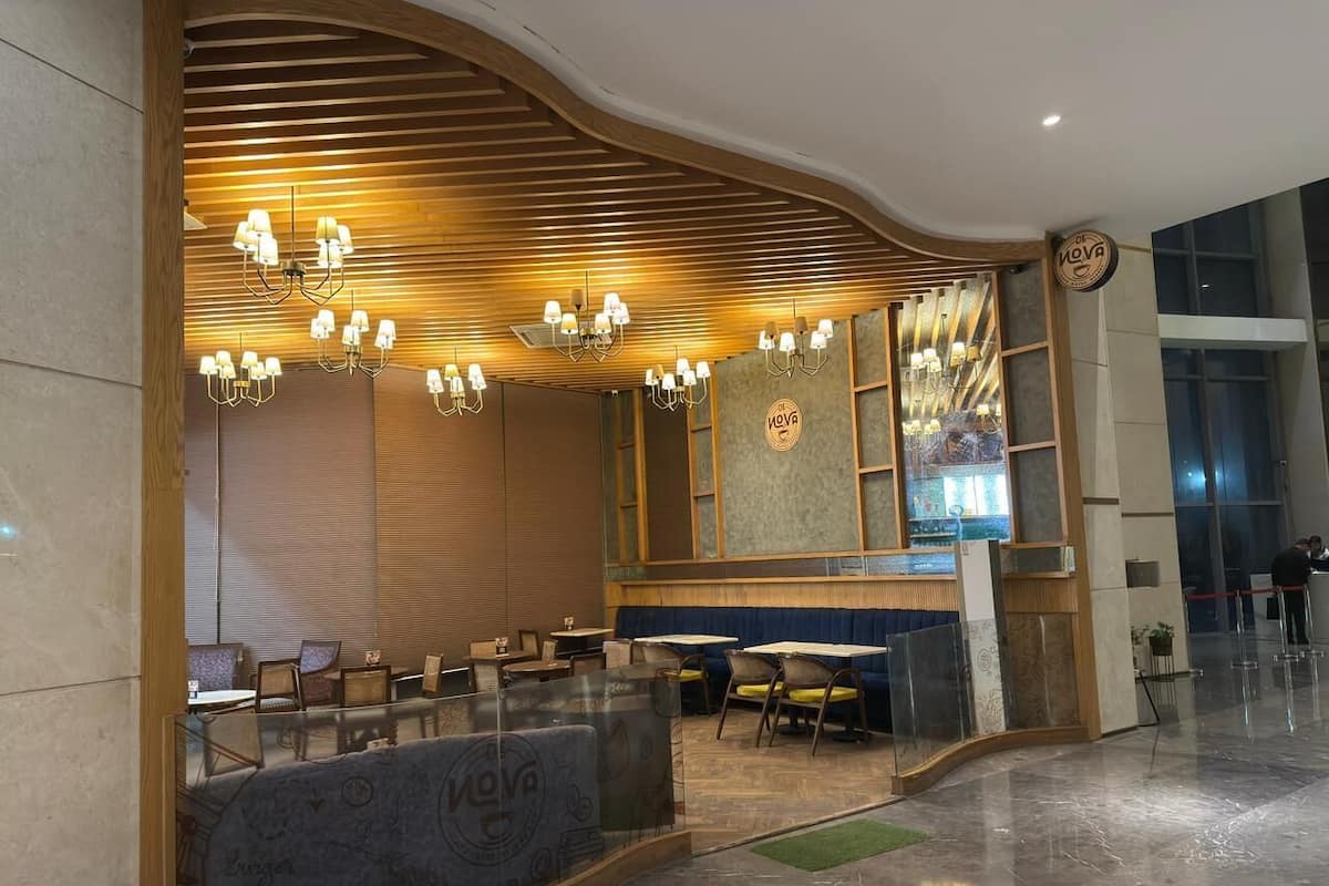 Luxury Apartment, River View | Lobby