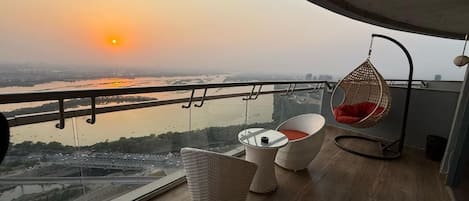 Panoramic Apartment, River View | Property grounds