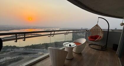 41 Floor River View - TheRoomeraStay