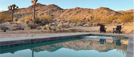 Piscina a l'aire lliure i piscina climatitzada