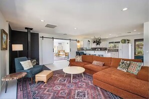 Fireplace, books, stereo - Secluded desert retreat with pool and hot tub, National Park trail access (Joshua Tree)