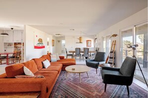 Fireplace, books, stereo - Secluded desert retreat with pool and hot tub, National Park trail access (Joshua Tree)