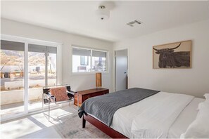 4 Schlafzimmer, Schreibtisch, Bügeleisen/Bügelbrett, Reisekinderbett