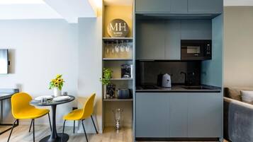 Habitación Deluxe doble, balcón, vistas al patio | Interior