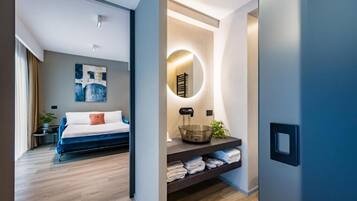 Junior Suite, Balcony, City View | Bathroom | Free toiletries, hair dryer, slippers, towels