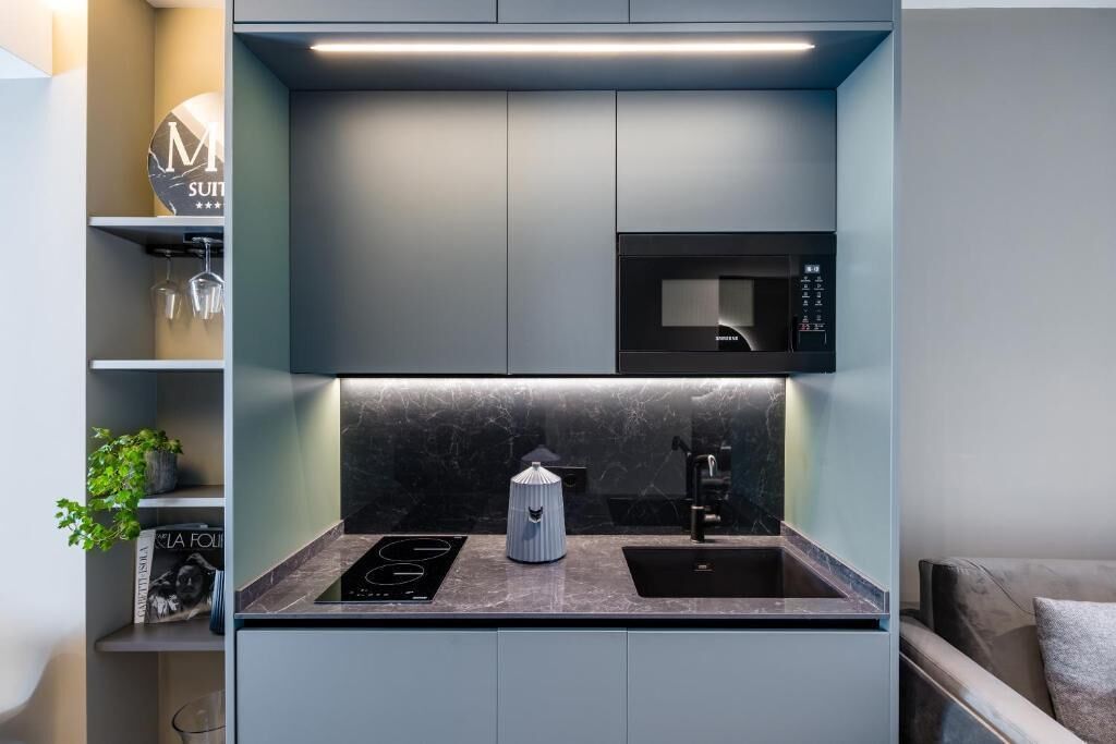 Deluxe-Doppelzimmer, Balkon, Blick auf den Innenhof | Eigene Küche