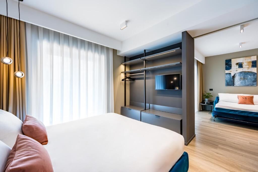 Junior Suite, Balcony, City View | In-room safe, laptop workspace, blackout drapes, soundproofing