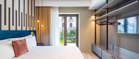 Junior Suite, Balcony, City View 101 | In-room safe, laptop workspace, blackout drapes, soundproofing