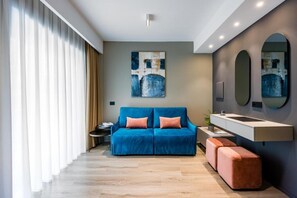 Junior Suite, Balcony, City View | Living area - MH SUITES PLEBISCITO (Napoli)