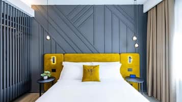 Tallelokero huoneessa, kannettavalle tietokoneelle sopiva työtila