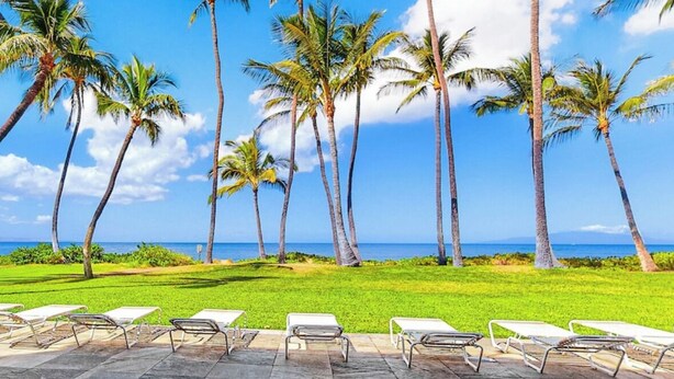 Terrace/patio - New Full Remodel 2nd Floor Oceanfront Condo (Kihei)