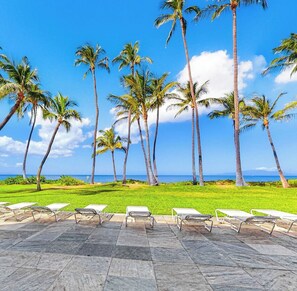 Terrace/patio - New Full Remodel 2nd Floor Oceanfront Condo (Kihei)