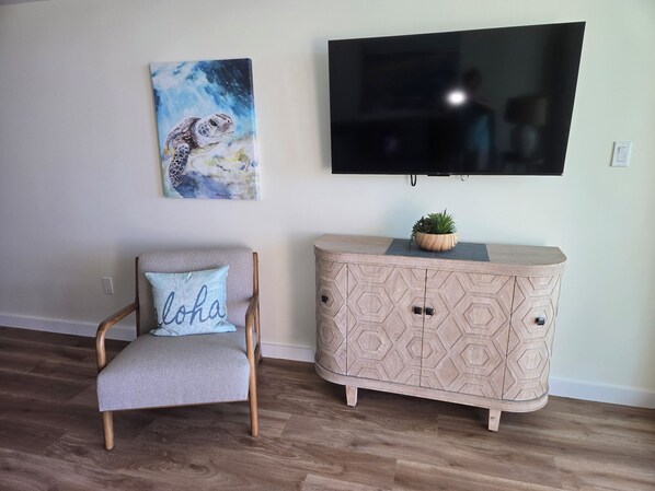 Interior - New Full Remodel 2nd Floor Oceanfront Condo (Kihei)