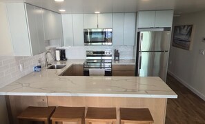 Private kitchen - New Full Remodel 2nd Floor Oceanfront Condo (Kihei)