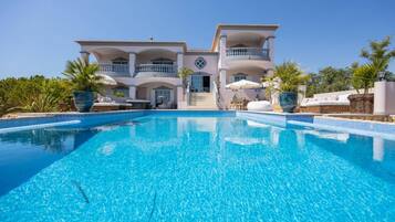 Villa | Pool | Indoor pool, outdoor pool