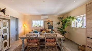 Villa | Dining