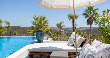 Private Bedroom in a Luxurious Villa, Budens
