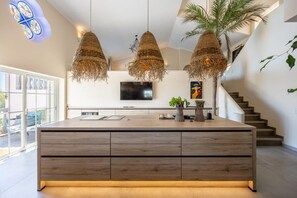 Villa | Private kitchen - Private Bedroom in a Luxurious Villa, Budens (Vila do Bispo)