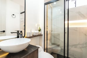 Towels, soap, toilet paper - Manila Luxury Suites 301 (Medellín)