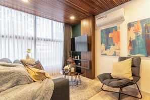 Living area - Manila Luxury Suites 301 (Medellín)