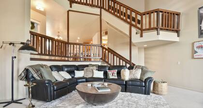 New Listing! Walk to Ski-in/Ski-out Access! Mountain Views! 2 Decks!