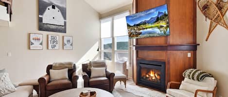 Smart TV, fireplace