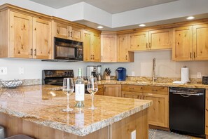 Fridge, microwave, oven, stovetop - Walk to the Ski Lifts! Hot Tub! Situated on a Golf Course! Grill! (Park City)