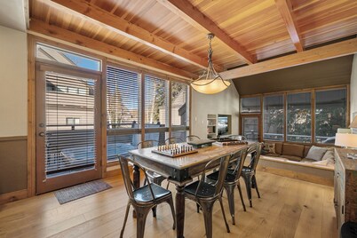 Walk to the Ski Lifts! Hot Tub! Situated on a Golf Course! Grill!