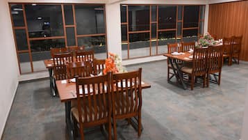 Tägliches großes Frühstück gegen Gebühr