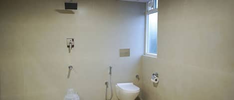 Comfort Suite, City View | Bathroom | Shower, hair dryer, towels, soap