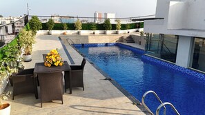 Outdoor pool - Visthara Elite (Bengaluru)