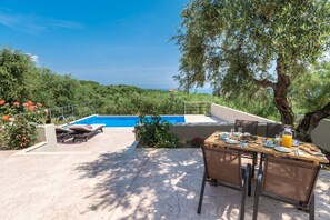 Outdoor dining - Villa Paliovigla by Villa Plus (Tsilivi)