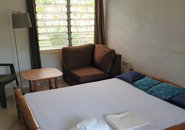 1 slaapkamer, een strijkplank/strijkijzer, gratis wifi, beddengoed
